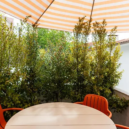 Апартаменты Gorgeous Rooftop 2-bed With Beautiful View