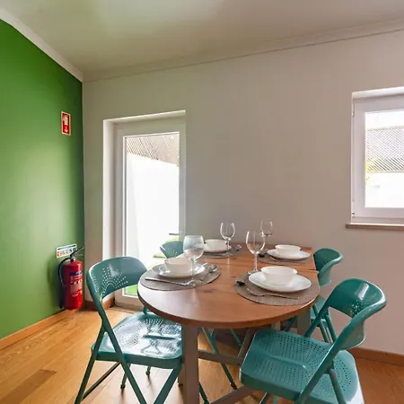 Gorgeous Rooftop 2-bed With Beautiful View Апартаменты Лиссабон