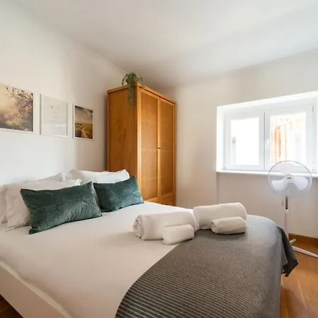 Gorgeous Rooftop 2-bed With Beautiful View * Лиссабон