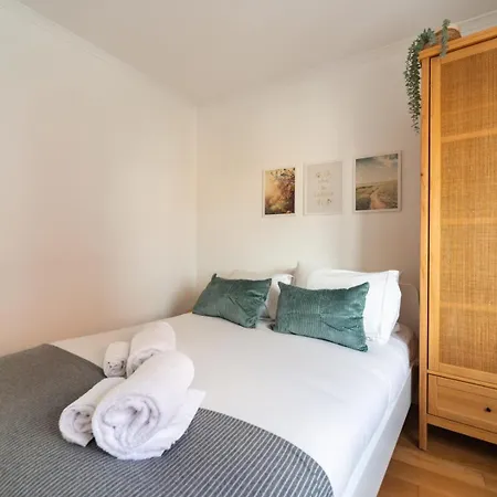 Gorgeous Rooftop 2-bed With Beautiful View Лиссабон