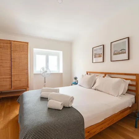 Gorgeous Rooftop 2-bed With Beautiful View Апартаменты